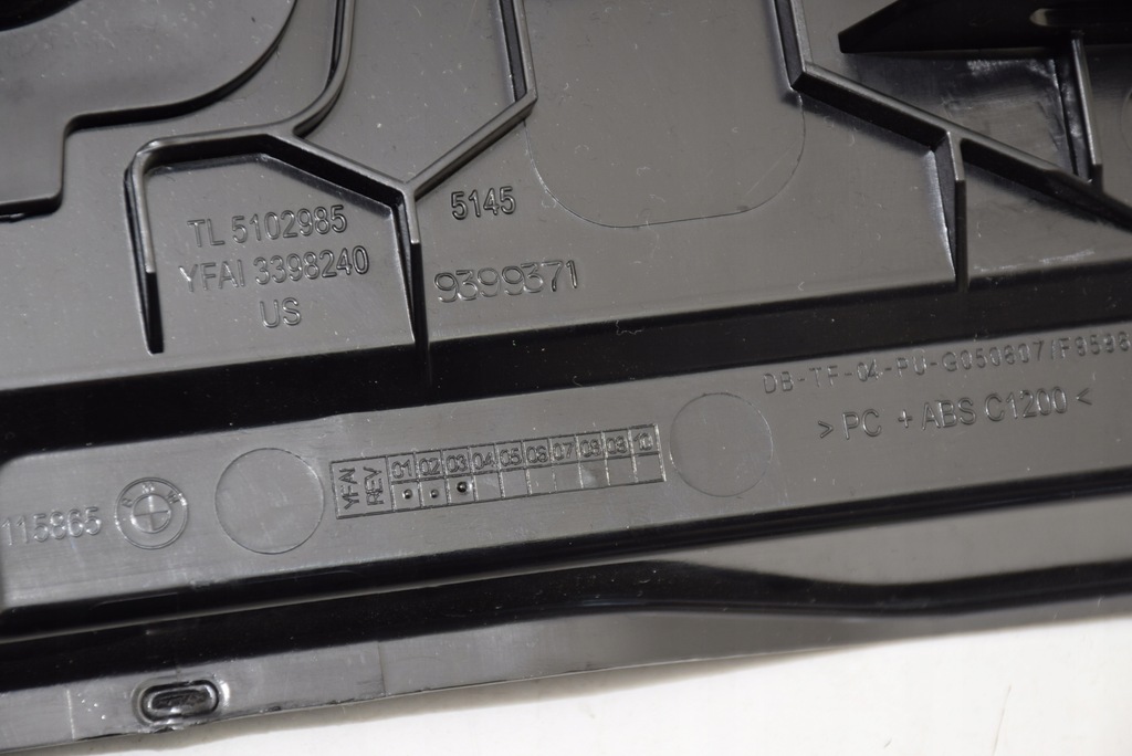 фото №11, Bmw x5 g05 x6 g06 g07 xm g09 правая нижняя защита корпус панели приборной панели