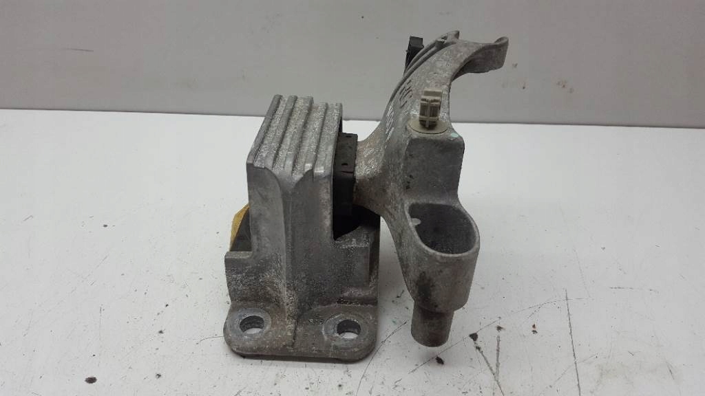 фото №4, Кронштейн подушка двигуна renault fluence 2010 2.0 b