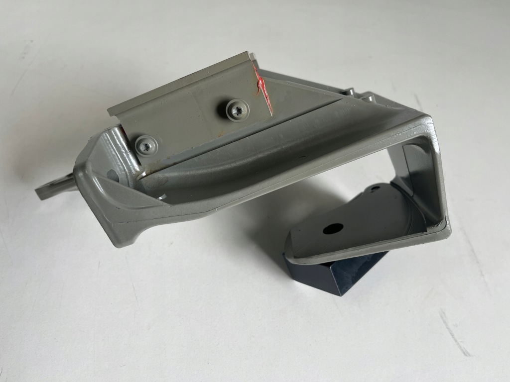 Кронштейн держатель tesla 1489360-s0-b в Украине