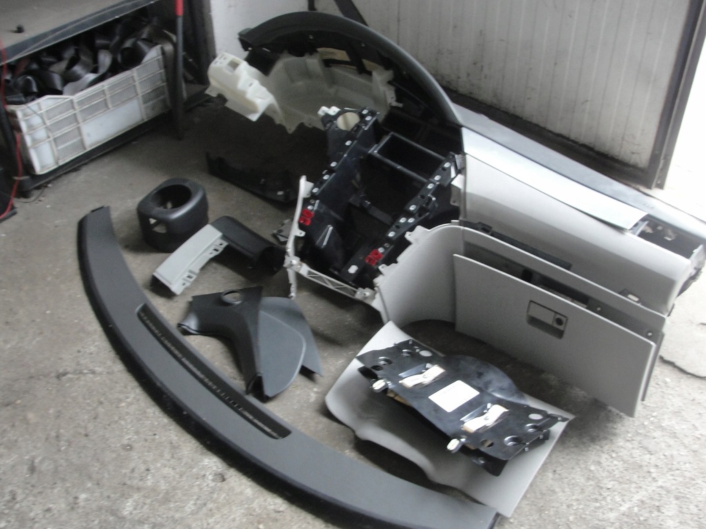 фото №8, Приборная панель приборная chrysler pacifica 4.0 03-07r