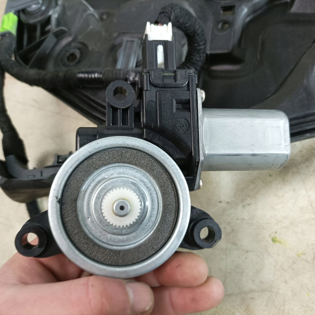 фото №6, Mazda cx5 ii 17- моторчик стекло левый задний