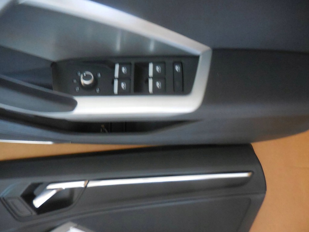 фото №1, Audi q3 83a обшивки оббивка двері