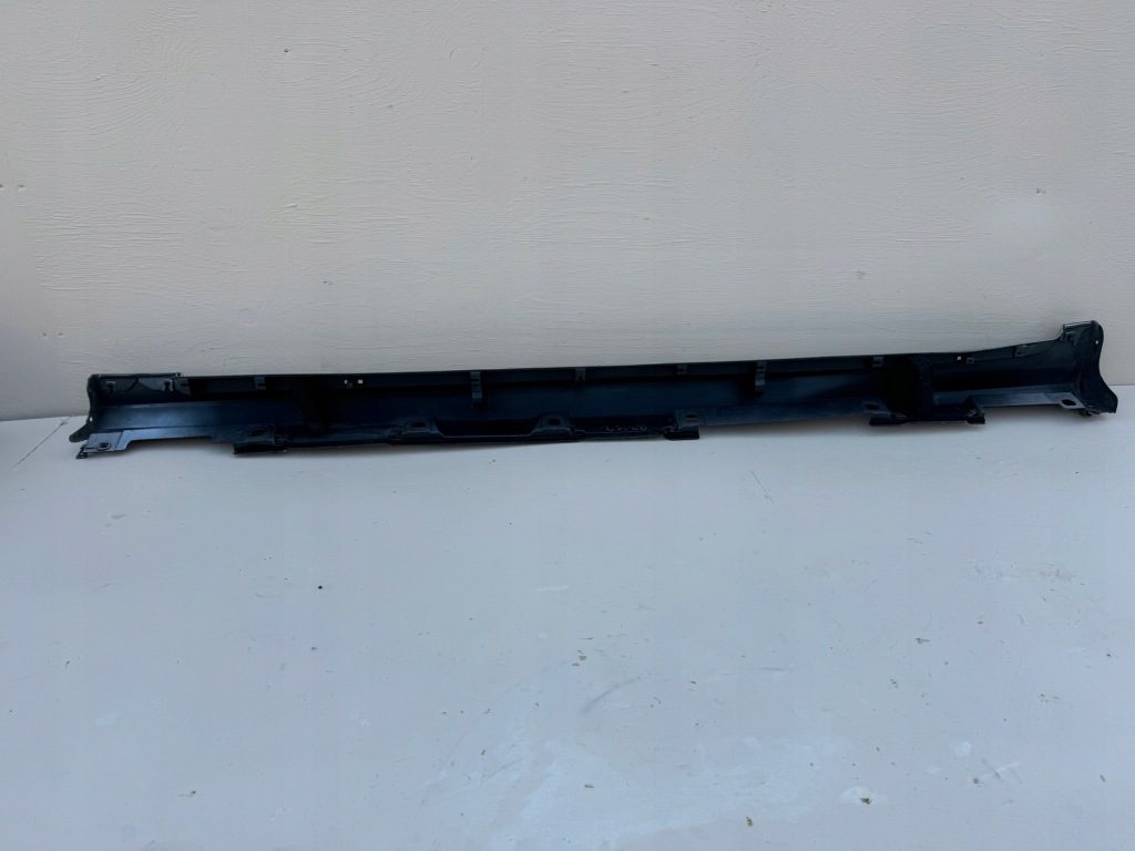 Lexus gs 300 h gs 300 12-18r накладка поріг права 75851-30260 в Україні