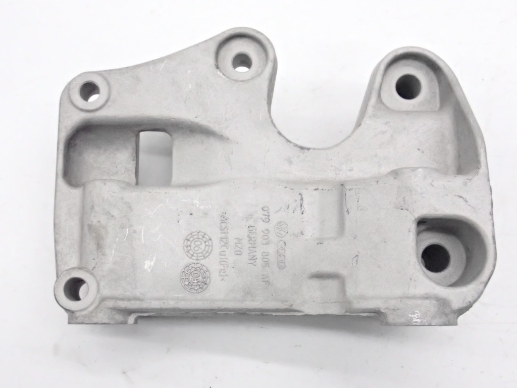 Купити Кронштейн кронштейн генератора audi q7 079903805af