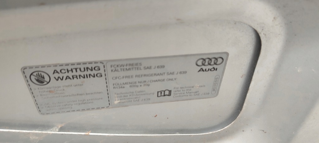 Audi a4 b8 08r капот крышка двигателя лак lx7w 08-11r хорошее состояние Оригинал