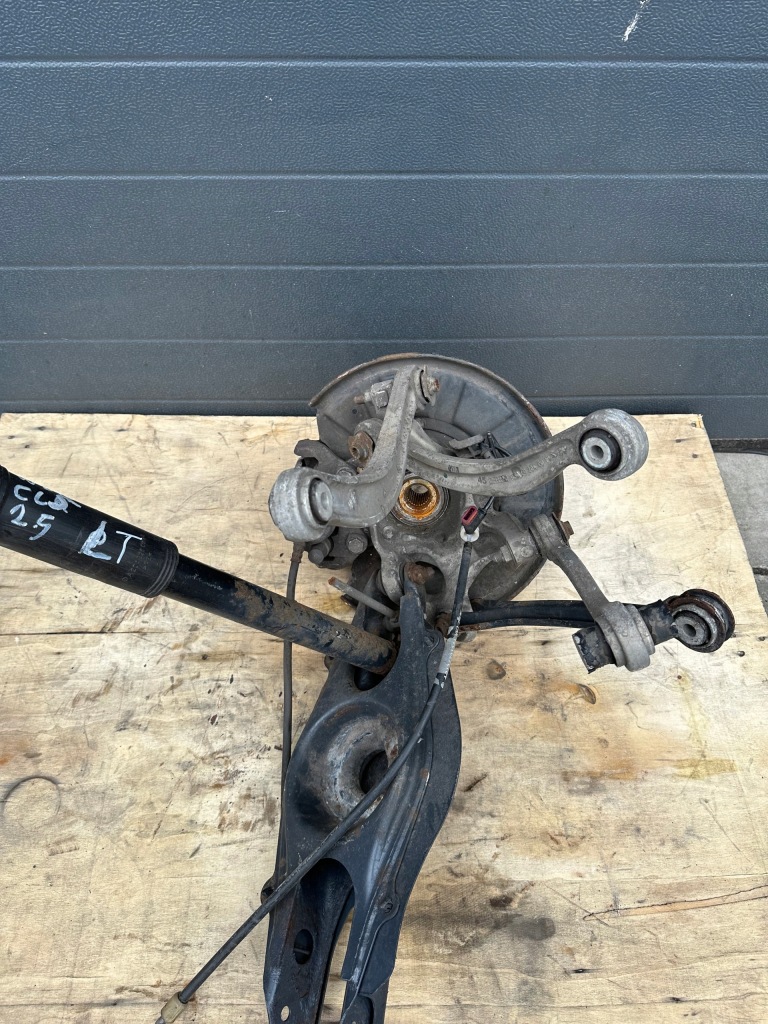 Поворотный кулак, амортизатор, левая задний mercedes cls w218 в Украине