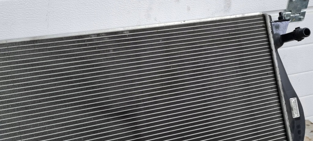 A6 c6 рестайлінг  радіатор води 3.0 tfsi v6 4f0121251af Недорого