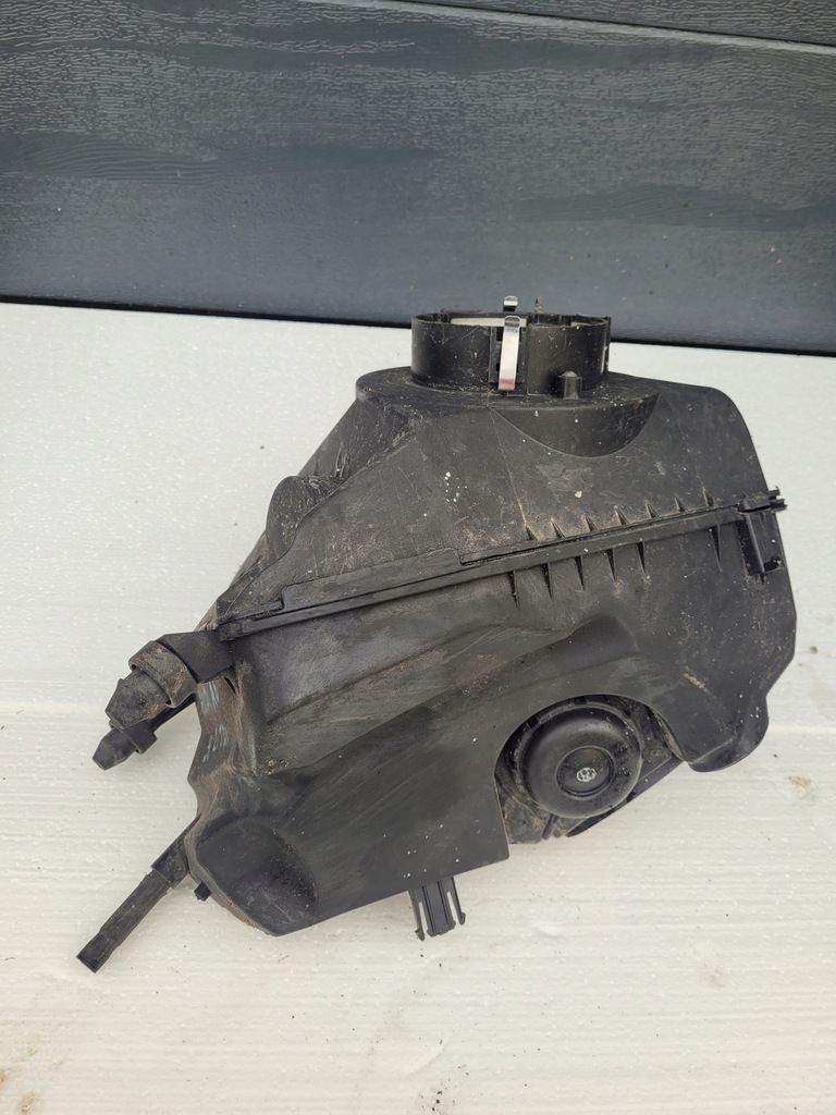 фото №1, Корпус фильтра воздуха audi a6 3.0 tdi 04f133837