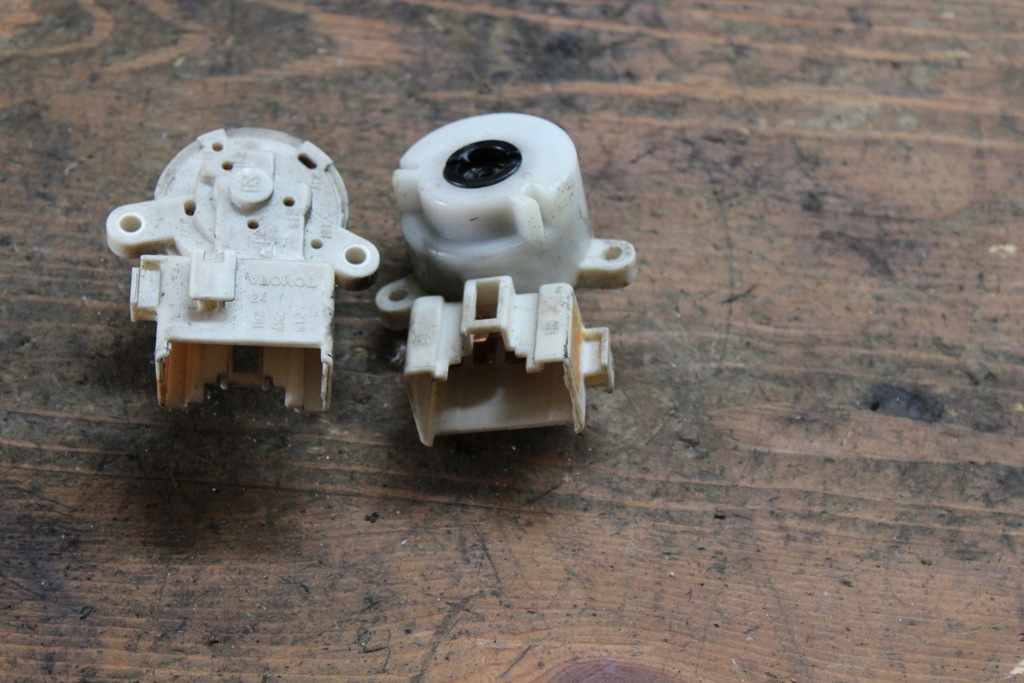 фото №10, Колодка замка запалювання toyota avensis verso