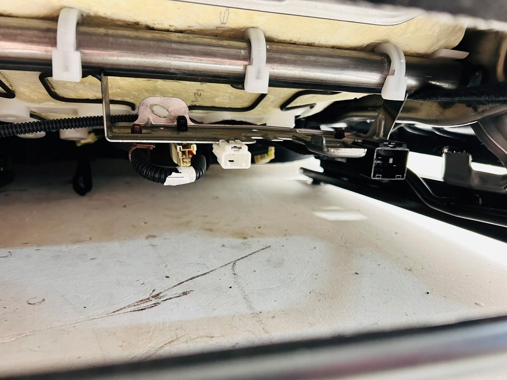 фото №11, Rav4 v гибрид сиденья заднее сиденье материал комплект