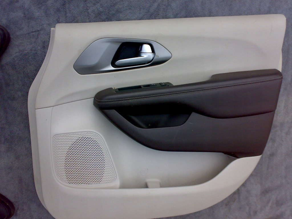 фото №1, Chrysler pacifica 2017 2021 оббивка обшивка двері p.p