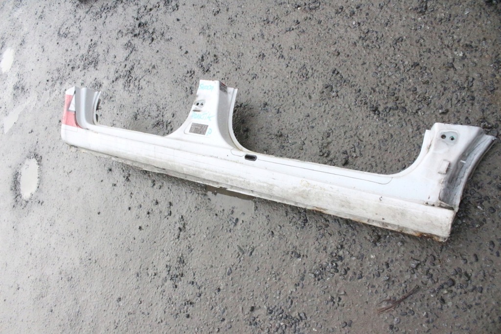 Купити Правий поріг skoda roomster praktik