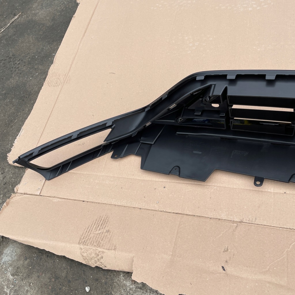 Решітка бампера спойлер volvo xc90 2 r-design 31663528 оригінал нова в Україні