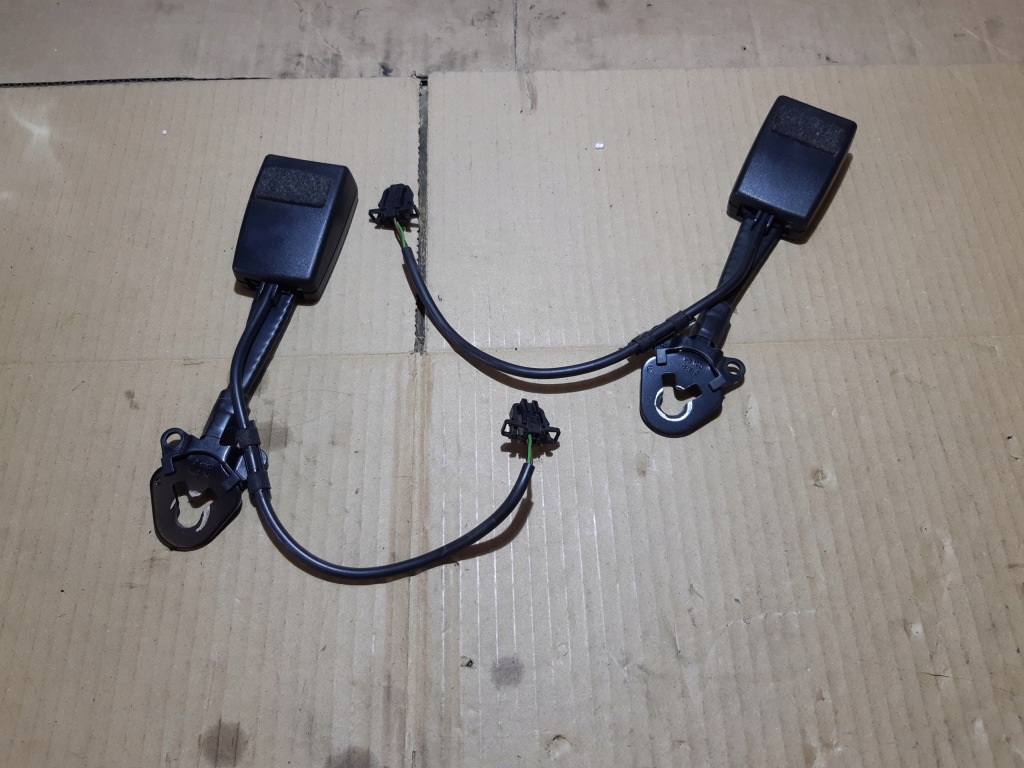 Купити Audi a6 c6 кліпса замок поперечина правий перед 8e0857755q