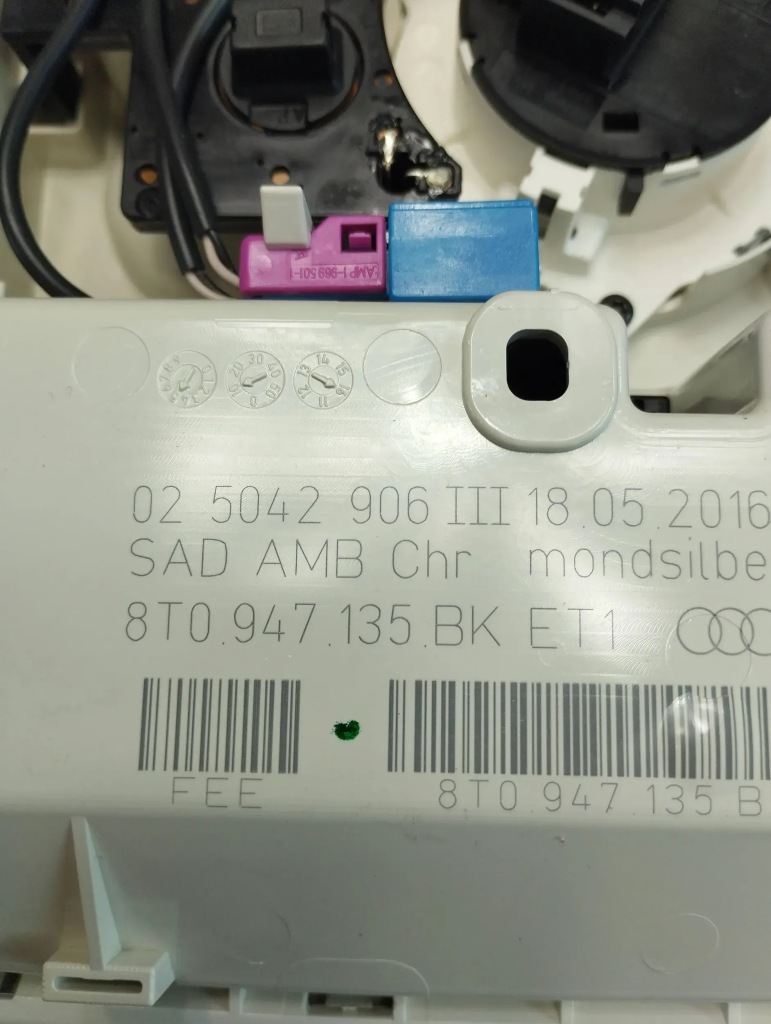 фото №2, Audi a5 8t лампа салона 8t0947135bk