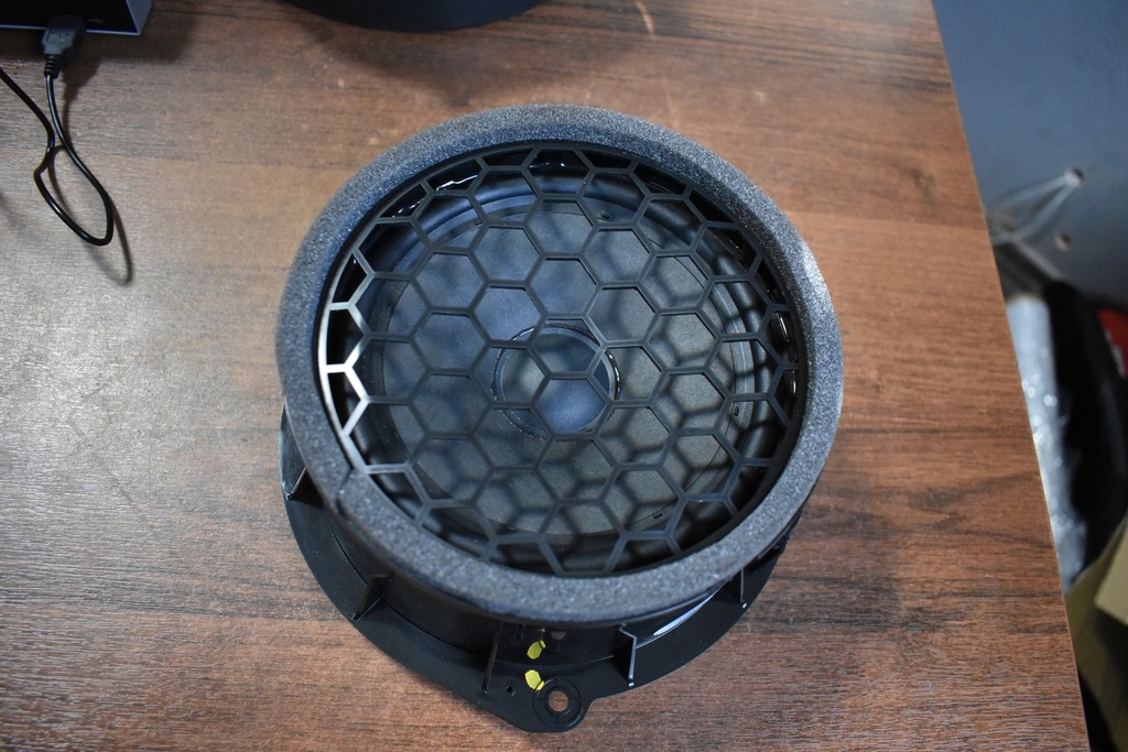 фото №1, Idealny динамик дверь audi q8 1