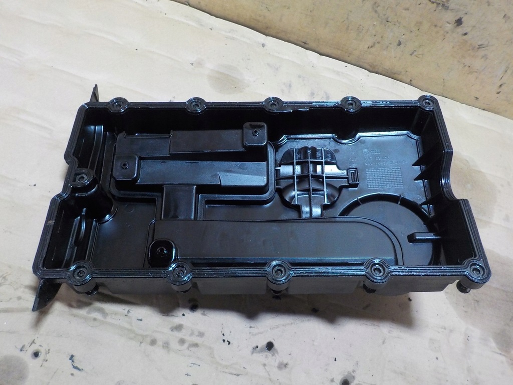 фото №6, Крышка клапанов a3 8p 2.0tdi 03g103475