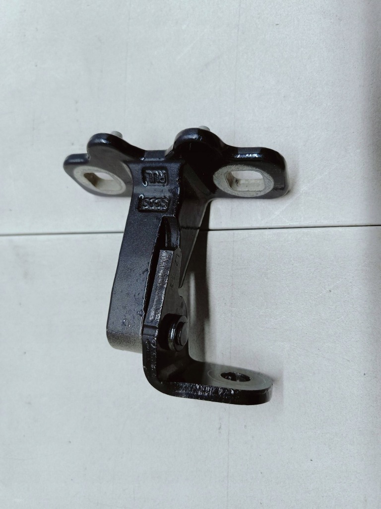 Купить Tesla model y my 20- петля дверь левый задний  верхний 1626077-00-c