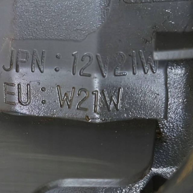 фото №9, 2002 toyota avensis verso лампа задняя w крышка багажника 12v21w