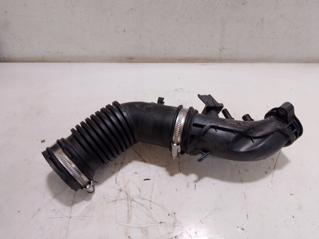 Купити Renault dacia nissan труба повітрозабірник повітря 165767385r