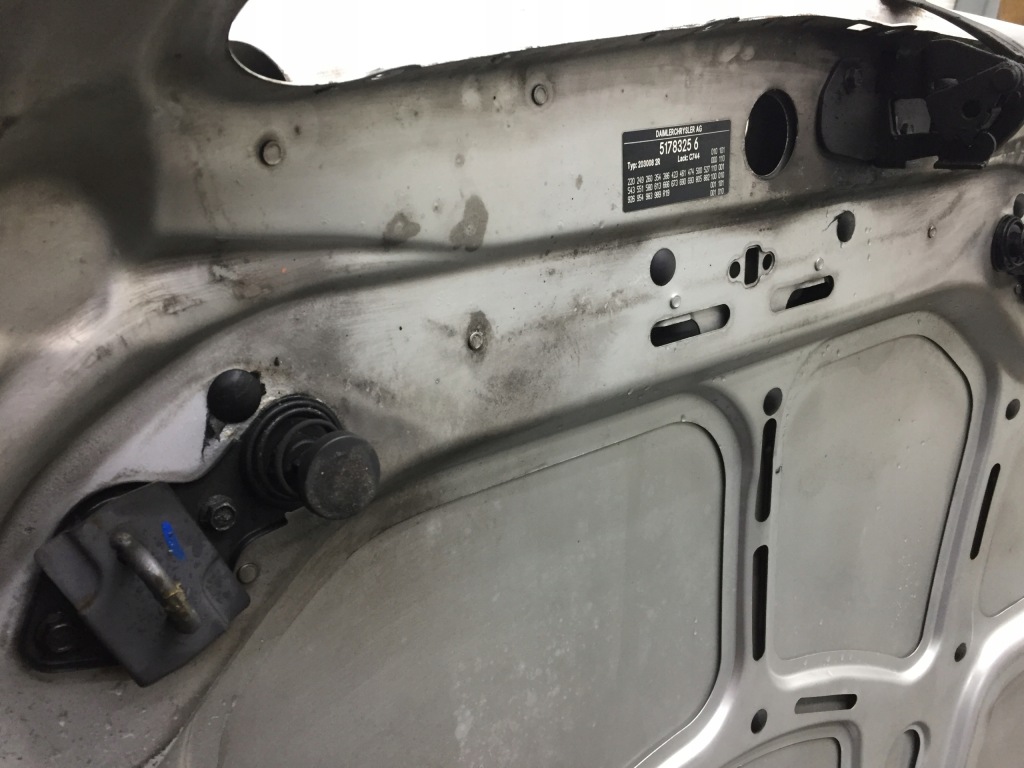 Mercedes c w203 капот крышка двигателя sedan универсал 744 lak 80-150 Киев