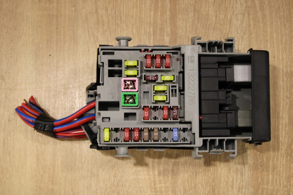 фото №1, Коробка предохранителей opel cascada astra j insignia a 2.0 cdti