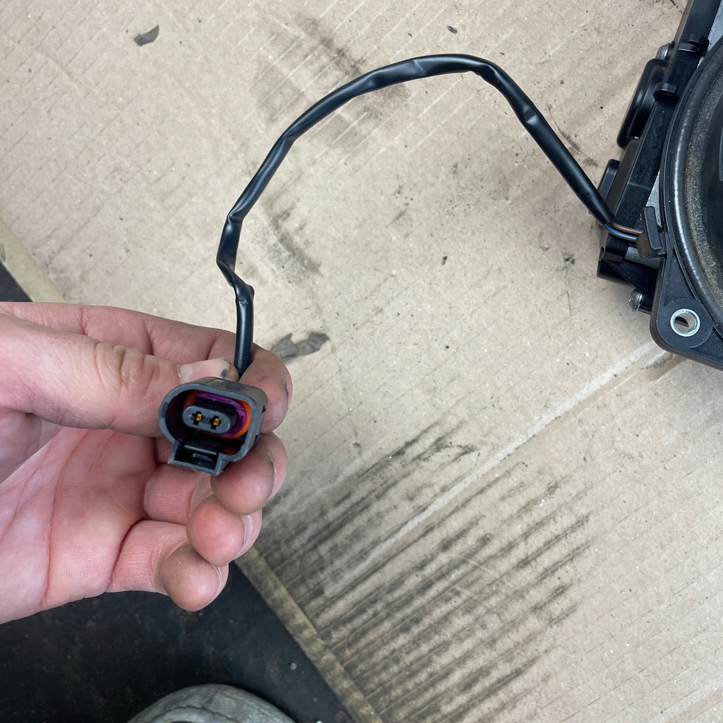 фото №9, Камера заднего вида кнопка крышки эмблема ручка vw volkswagen golf 7 vii