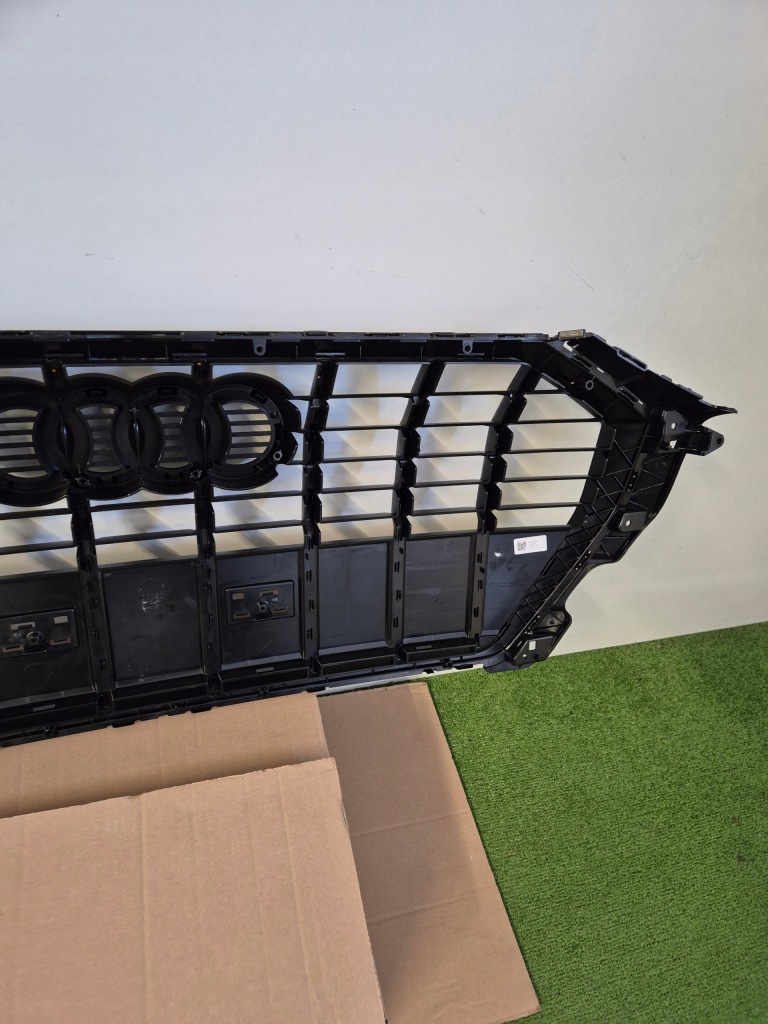 Audi q3 83a решётка радиатора решётка радиатора решётка  радиатора 83a853651 оригинал чёрный черный Недорого