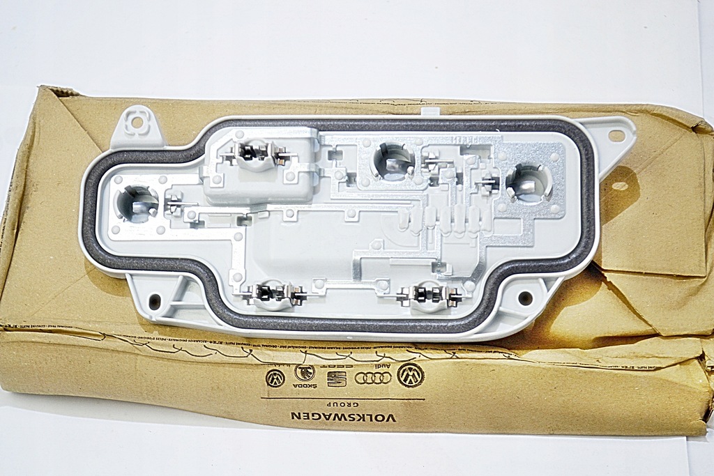 фото №12, Caddy iv вкладыш лампы левый задняя 2k1945257c новый oryg