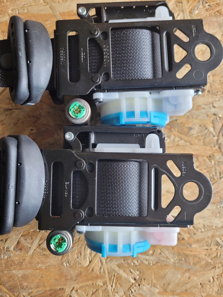 фото №10, Toyota yaris iv 4 приборная панель приборная консоль приборная панель подушка безопасности ремни оригинал fv