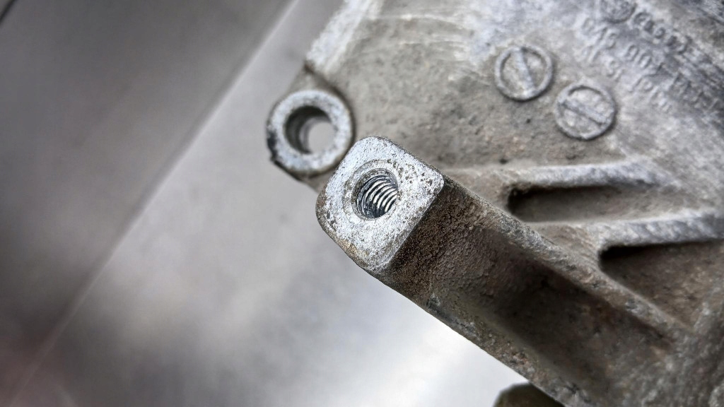 Кронштейн генератора 045903143e skoda fabia 1 1.4 tdi в Украине