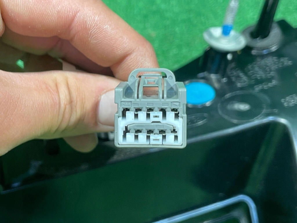 Ford mustang mach-e фара ліва задній задня w кришці  lj8b-13a603-a Зі Шроту