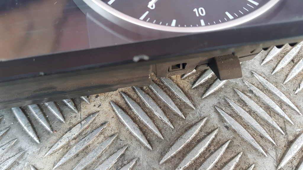 фото №9, Bmw e90 e91 2.0d лічильник приладова панель 9187060