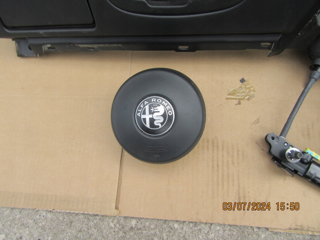 фото №4, Alfa romeo stelvio консоль приборная панель приборная панель