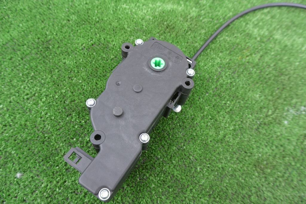 фото №9, Замок кришки багажника трос tesla model s 12-16