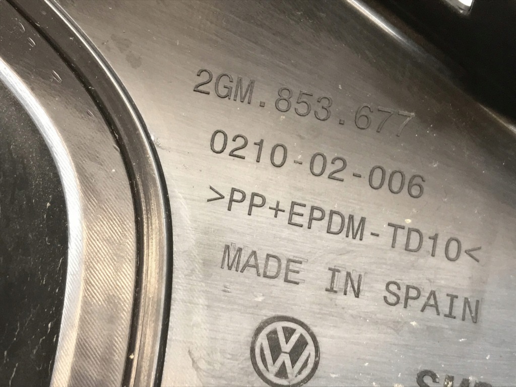 Накладка спойлер нижній бампера перед решітка vw t-cross 2gm805903c Оригінал