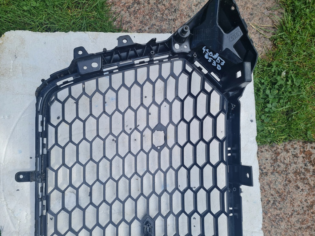 фото №9, Решётка радиатора бампера audi r8 4s0 853 653 d