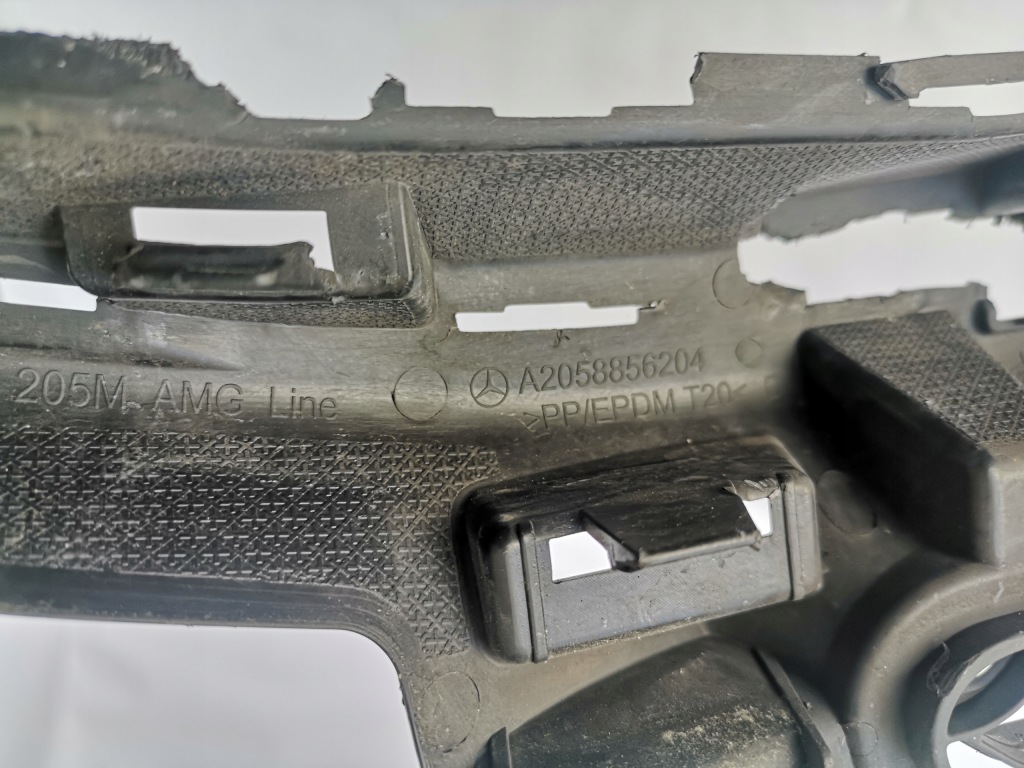 Mercedes c-klasa w205 amg - решётка бампера Недорого