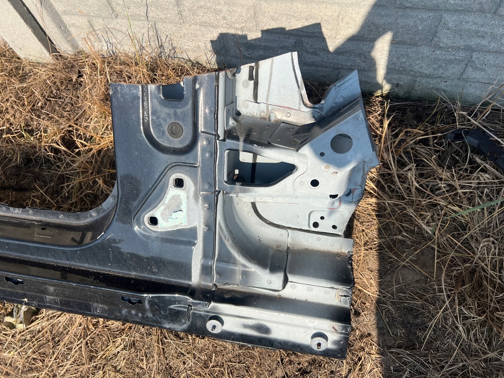 фото №4, Порог правый mercedes w204 обшивка блок двигателя