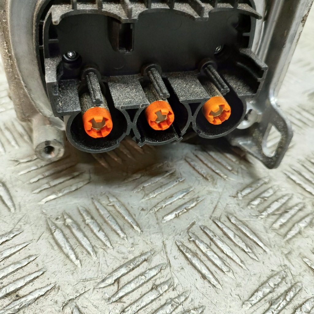 фото №6, Bmw 2 f45 2019 инвертор / преобразователь напряжения