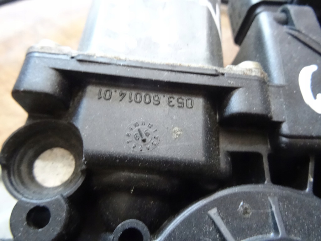 фото №4, Audi a4 b5 моторчик правый перед