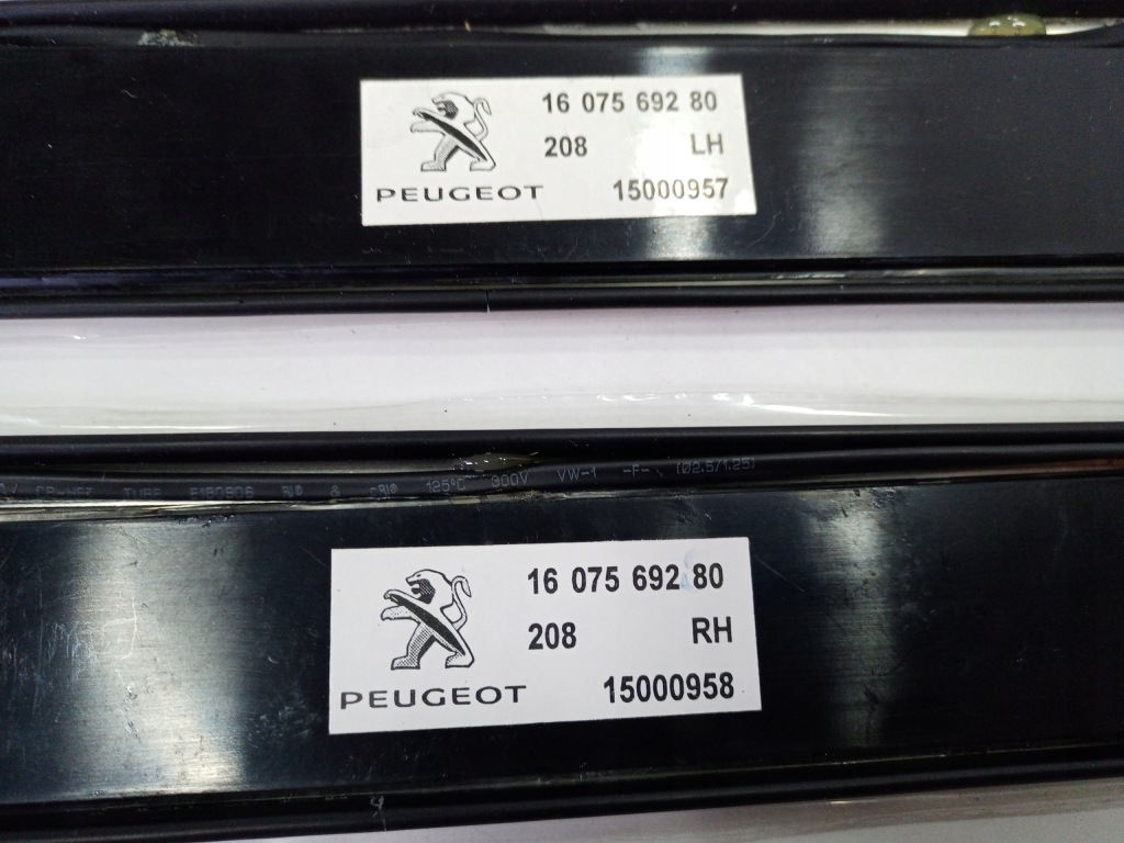 фото №4, Оригинальные накладки накладки порог peugeot 208