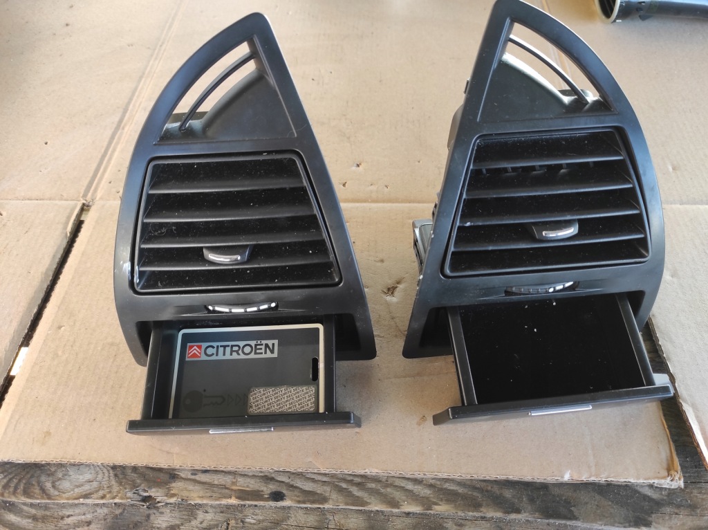 Купити Решітка citroen c4 права 9646337977