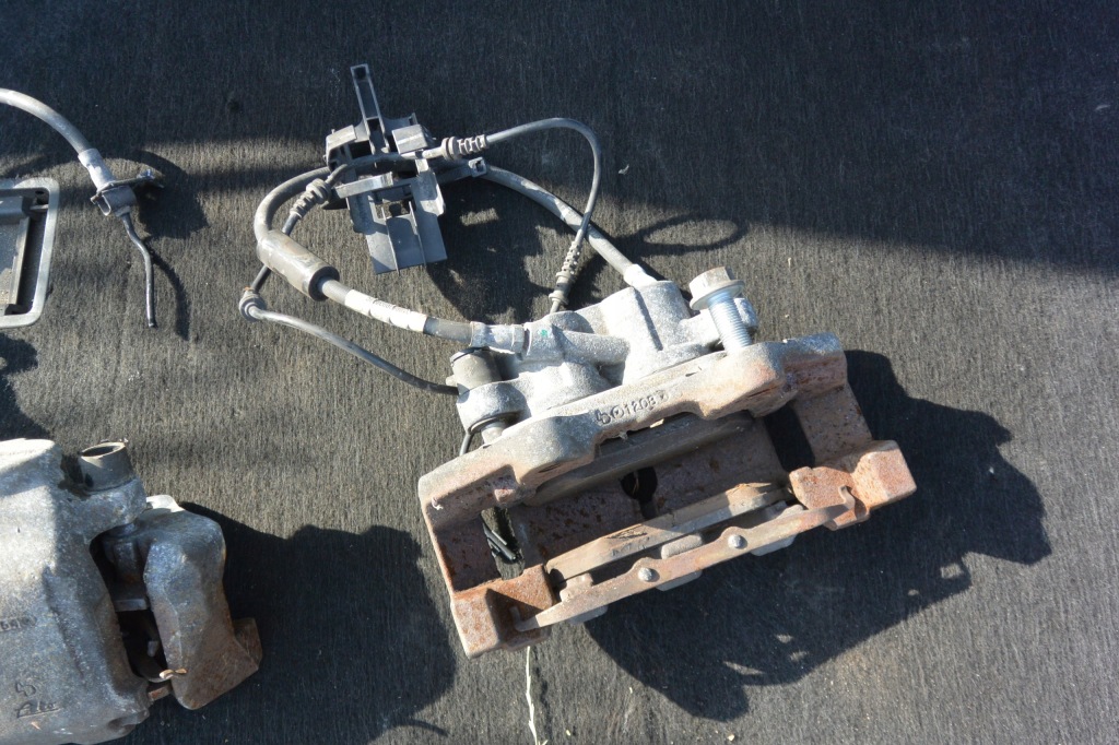 Суппорт тормозной комплект  перед mercedes gl ml 164 Недорого