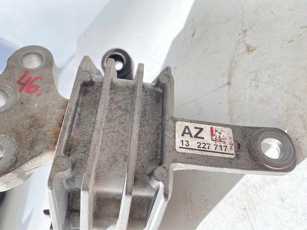 фото №8, Opel insignia a 2,0cdti кронштейн подушка двигателя 13227717 13227734
