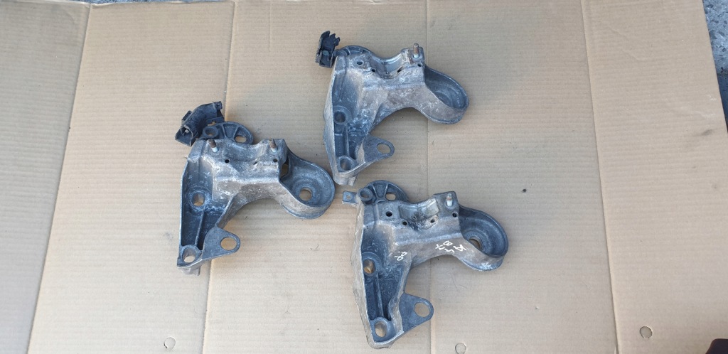 фото №1, Кронштейн кронштейн тяга audi a4 b7 exeo 8e0199352f