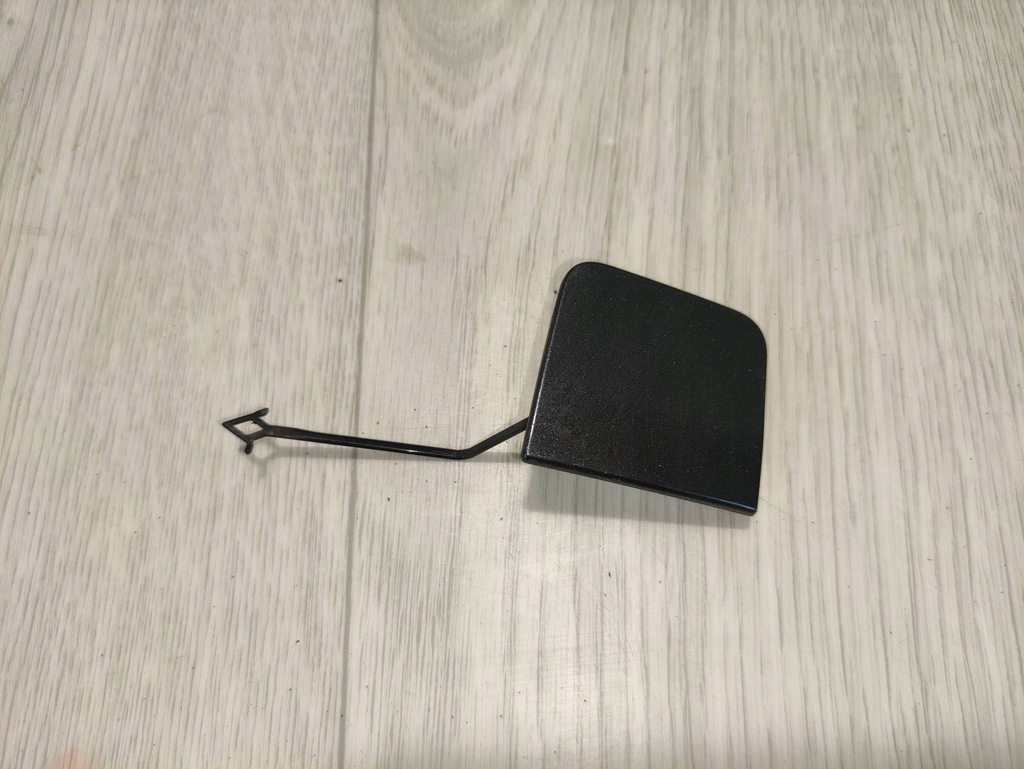 фото №1, Audi a5 s5 8w6 заглушка фаркоп бампера задняя 8w6807441c