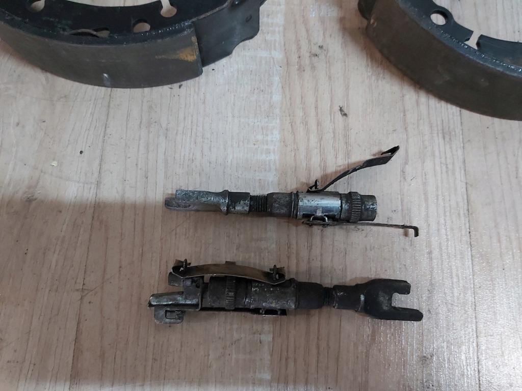 фото №4, Toyota yaris iii тормозные колодки задняя