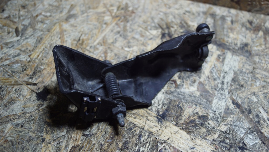 фото №5, Петли дверь левый chrysler grand voyager 05020673ad