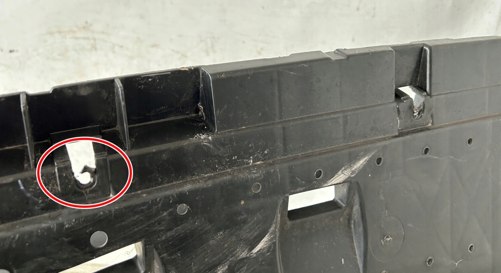 Купити Накладка бампера перед opel combo e 9825323580